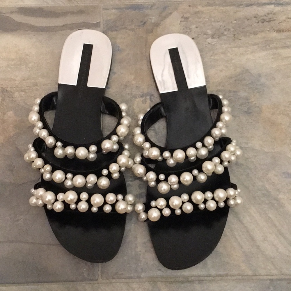 Zara pearl slides